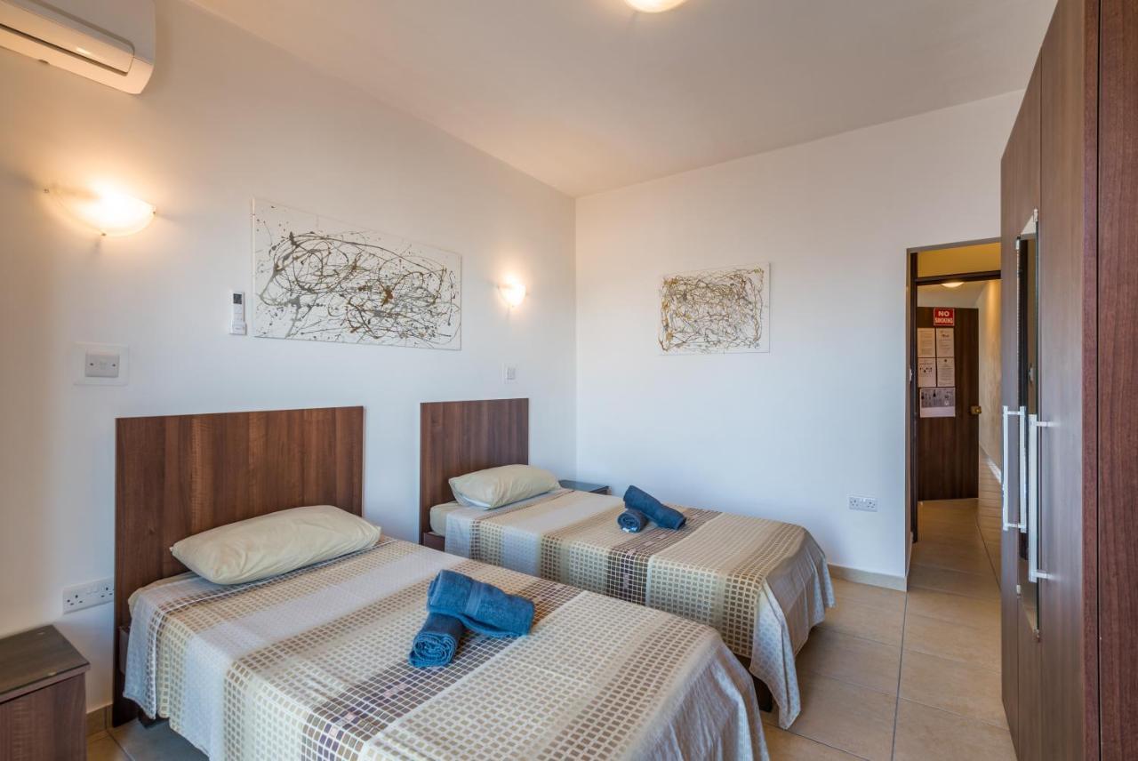 Seashells Apartments With Terrace, Just Off The Seafront In Bugibba - By Getawaysmalta خليج سانت بول المظهر الخارجي الصورة