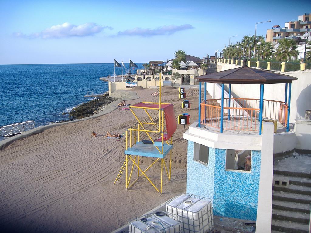 Seashells Apartments With Terrace, Just Off The Seafront In Bugibba - By Getawaysmalta خليج سانت بول الغرفة الصورة