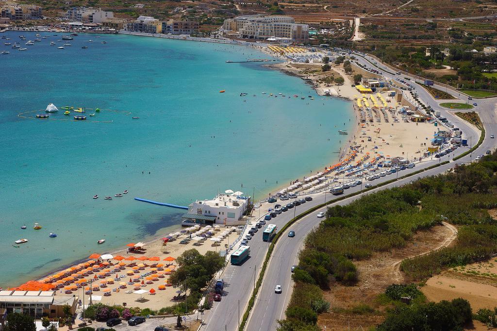 Seashells Apartments With Terrace, Just Off The Seafront In Bugibba - By Getawaysmalta خليج سانت بول الغرفة الصورة